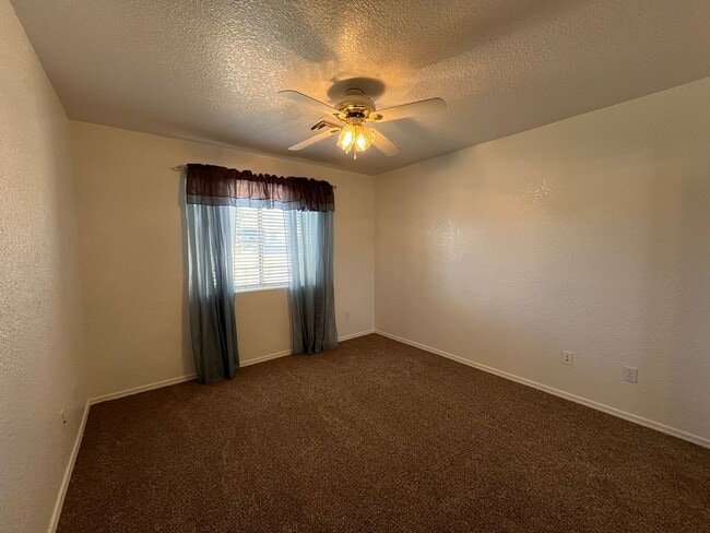 Building Photo - 3 Bedroom Pool Home