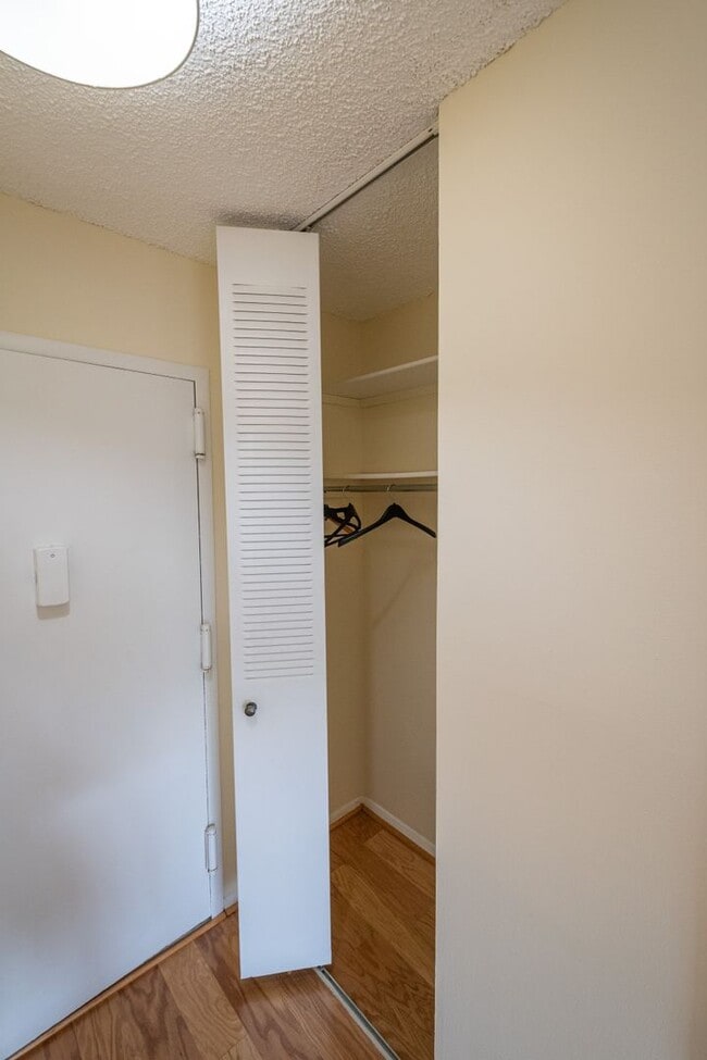 Building Photo - Exceptional Location & Amenities Short-term or long-term furnished or unfurnished CONDO 1 bedroom...