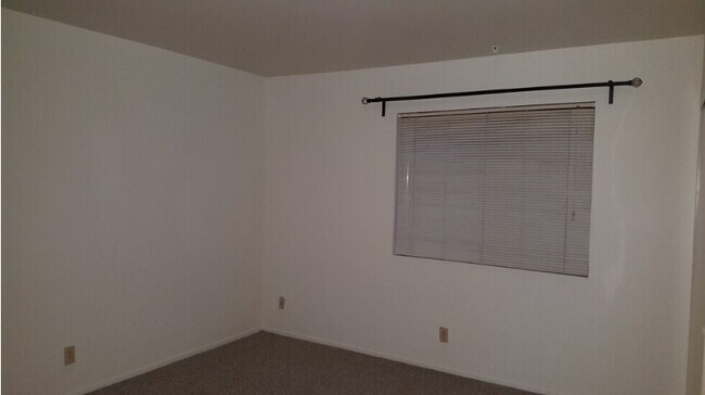 Building Photo - 820 S Orange Grove Ave