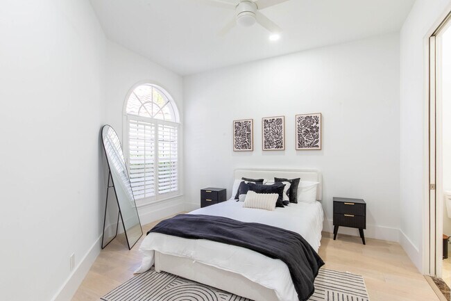 Building Photo - 2443 Players Ct