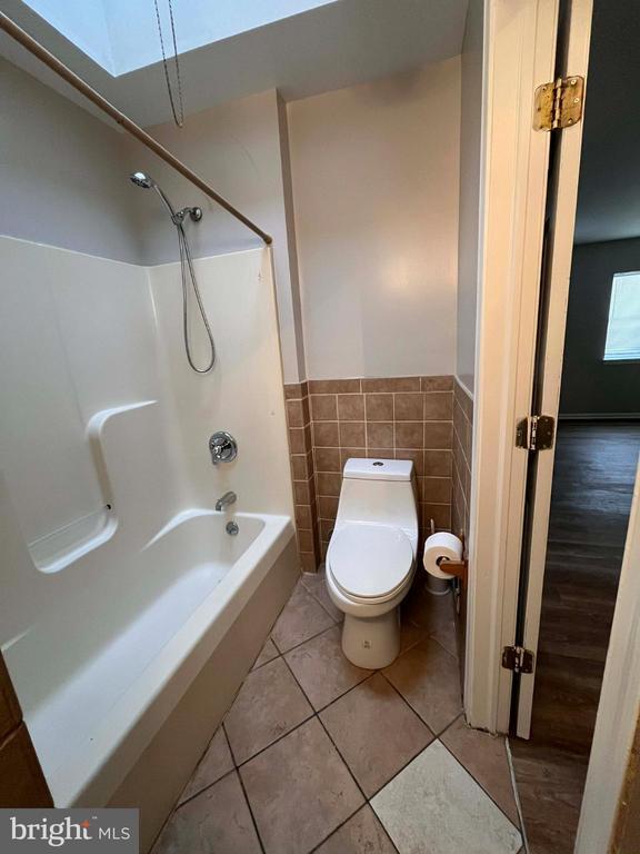 Building Photo - 405 E Spruce St