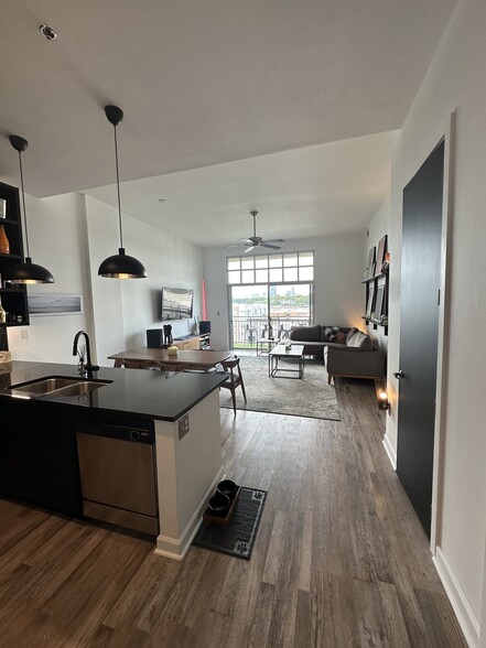 Building Photo - 711 Cosmopolitan Dr NE