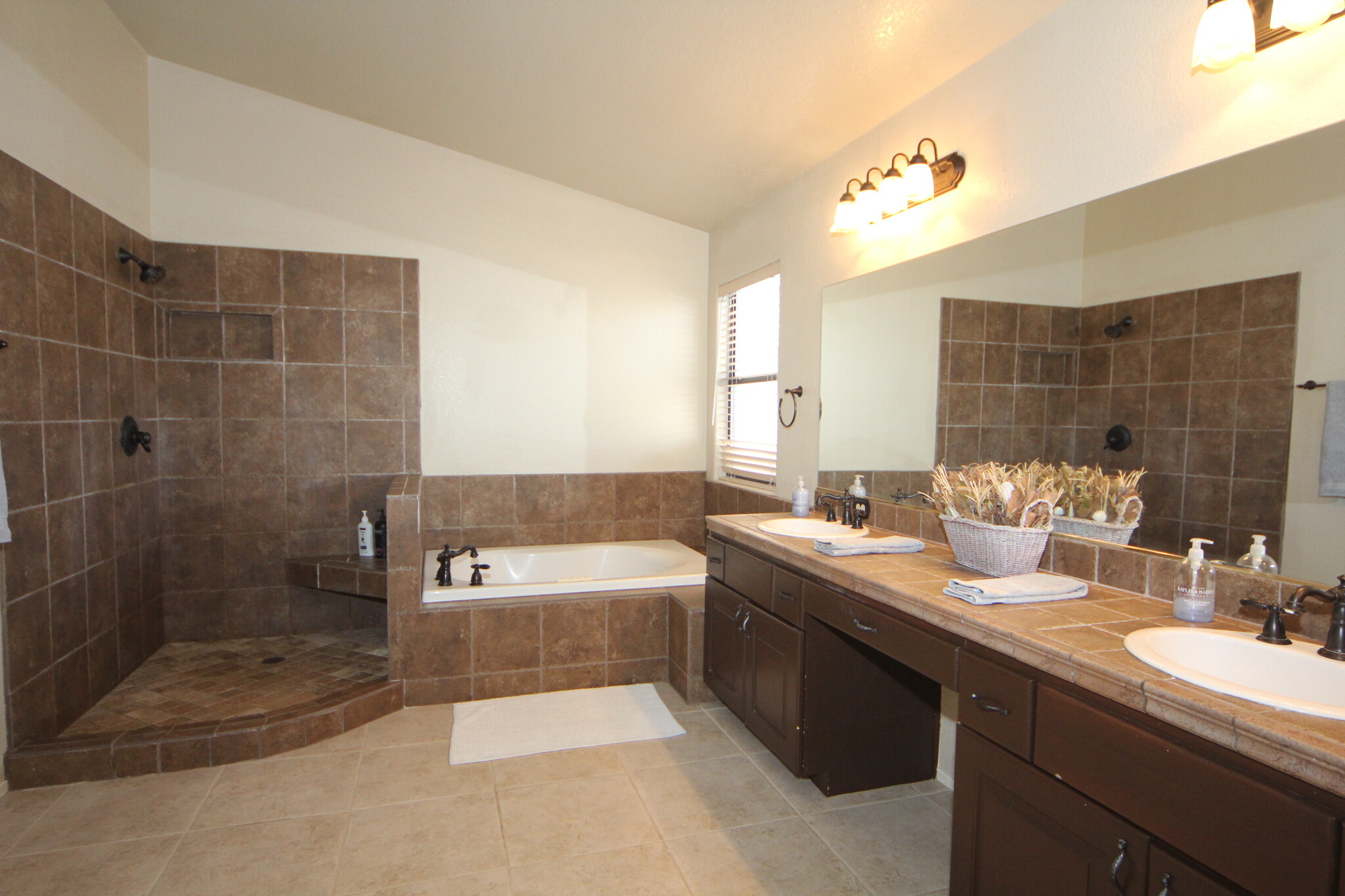 Primary Bathroom - 7444 Forestdale Ct