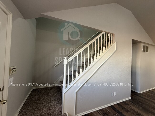 Building Photo - West Norman 3 Bed 2 Bath Garden home!