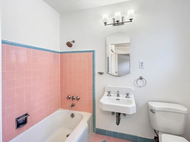 Building Photo - 1300 Hoover St