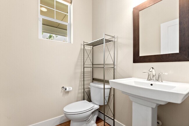 Building Photo - 3Bd/2.5Ba Lynnwood Home