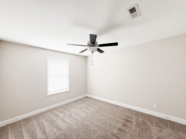 Building Photo - 1142 Eagle's View Dr