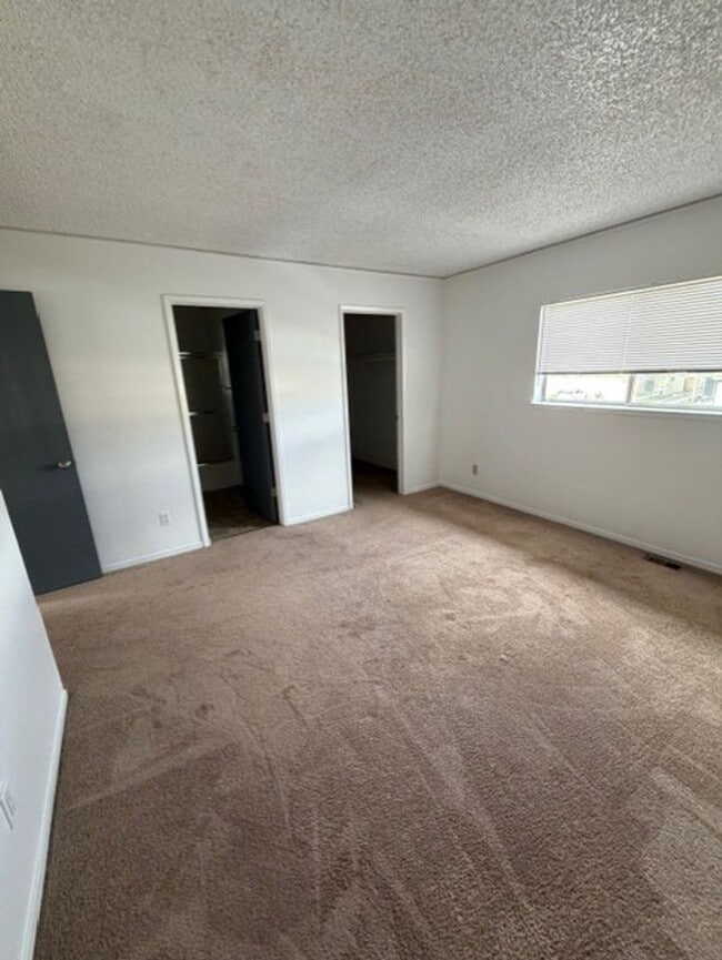 Building Photo - 3 Bed, 2.5 bath home in Carson City, Available 11/11