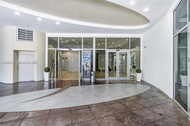 Building Photo - 1750 N Bayshore Dr