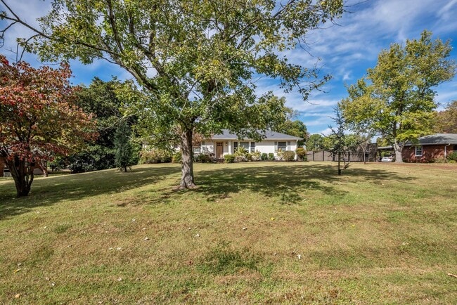 Building Photo - Stunning 3BR/2BA Home in the Highly Sought...