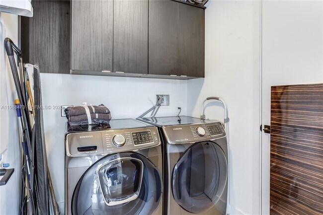 Building Photo - 1100 Biscayne Blvd