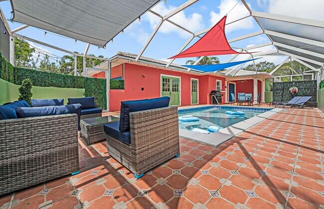 Primary Photo - 532 N Palmway