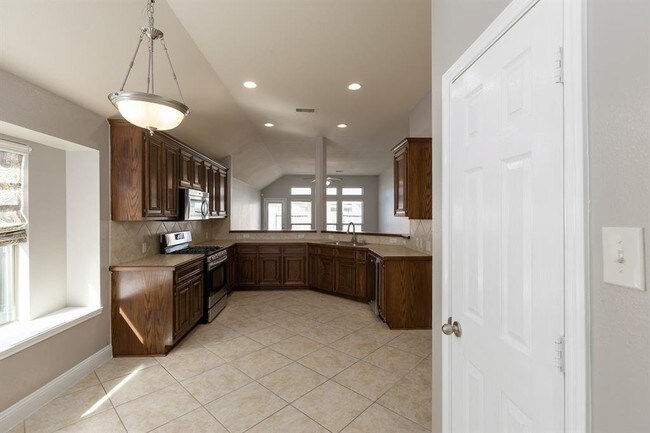 Building Photo - 13043 Sweetgum Shores Dr