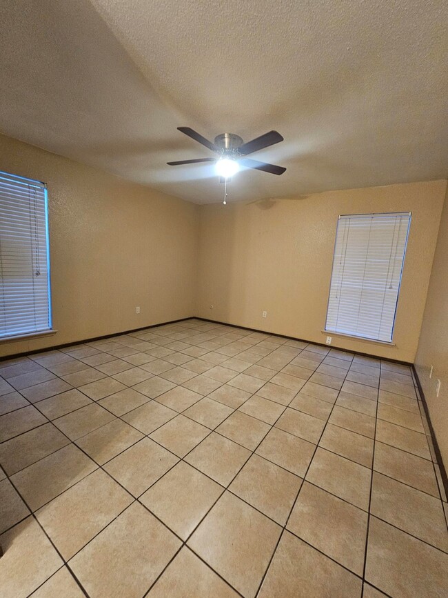 Building Photo - 13480 S Thorntree Dr