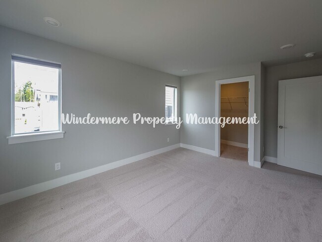 Building Photo - Stunning and spacious 5 bed in McCormick Village!