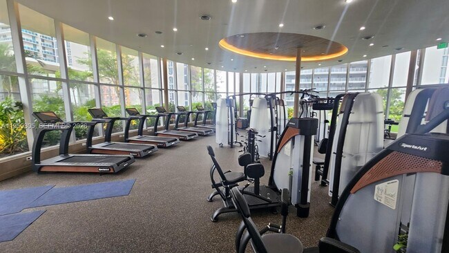 Building Photo - 700 NE 24th St