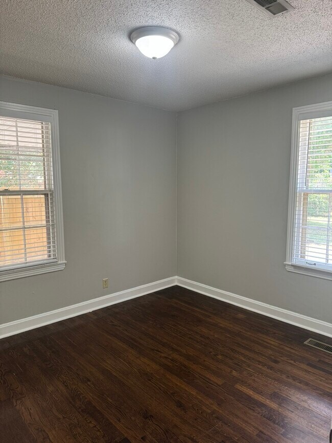 Building Photo - 5532 Kendall Dr