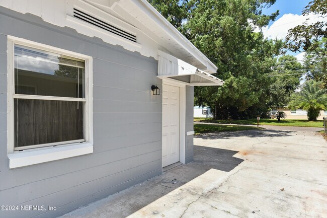 Building Photo - 3526 Formosa Dr