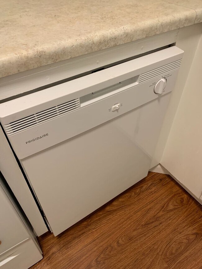 Building Photo - 174-174 Hart Ave