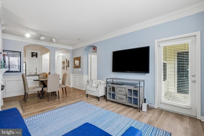 Building Photo - 27 Booth St