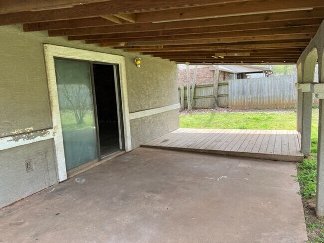 Building Photo - Four Bedroom Home on Over Half an Acre in Vandergriff School District