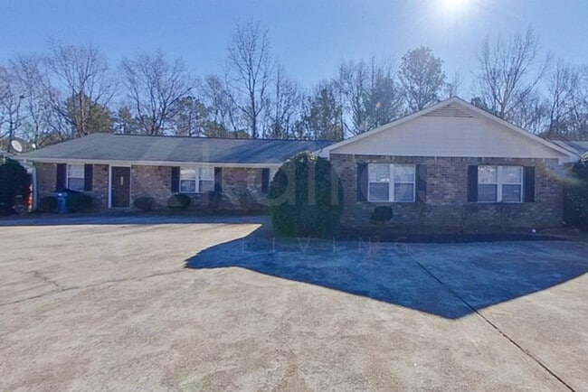 Building Photo - 250 Deer Pkwy