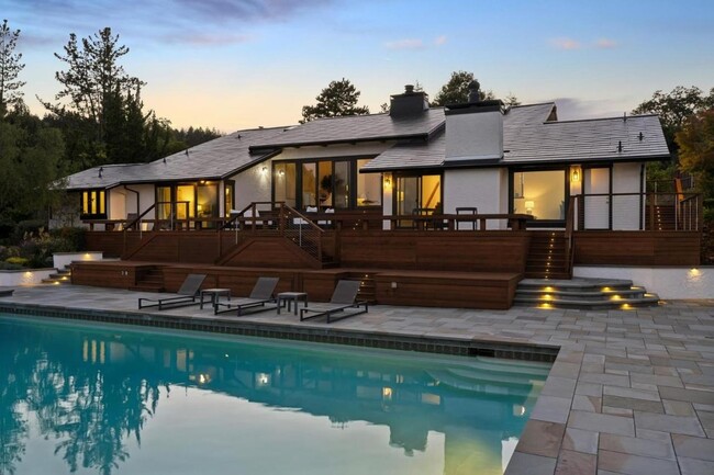 Building Photo - 6 Friars Ln