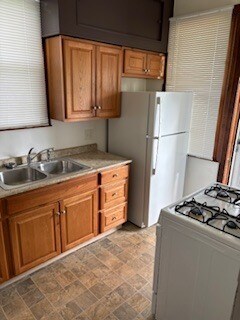 Building Photo - 2320 Jenny Lind St