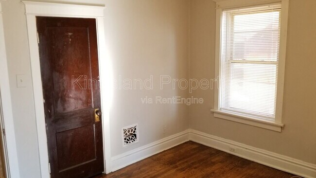 Building Photo - 5026 Chippewa St