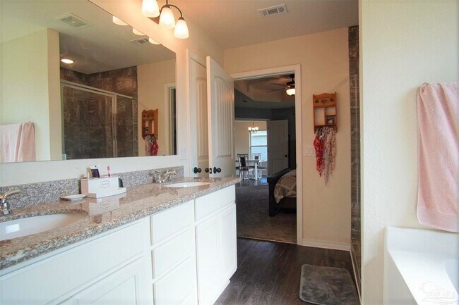 Building Photo - Popular Floor Plan, Almost New Home in Woo...