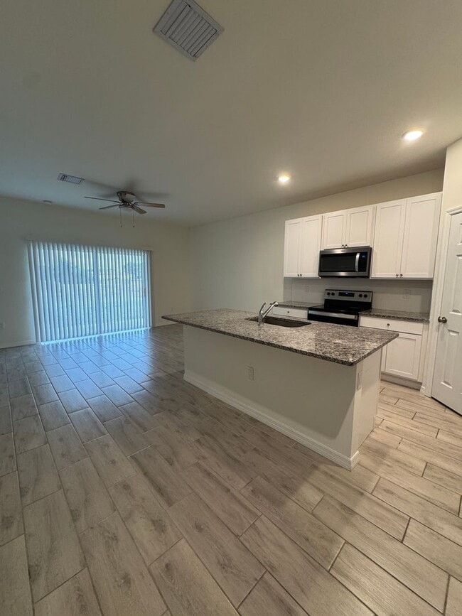 Building Photo - 3 Bed 2 Bath Duplex in Lehigh Acres