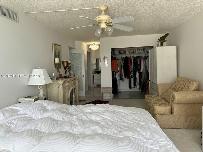 Building Photo - 2751 S Ocean Dr