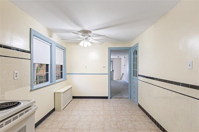 Building Photo - 4 Chase Ln