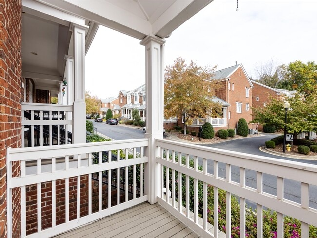 Building Photo - 4936 S Hill View Dr