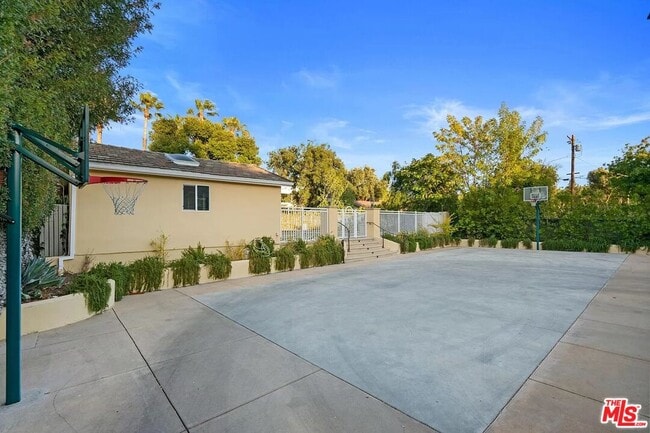 Building Photo - 5086 Avenida Hacienda