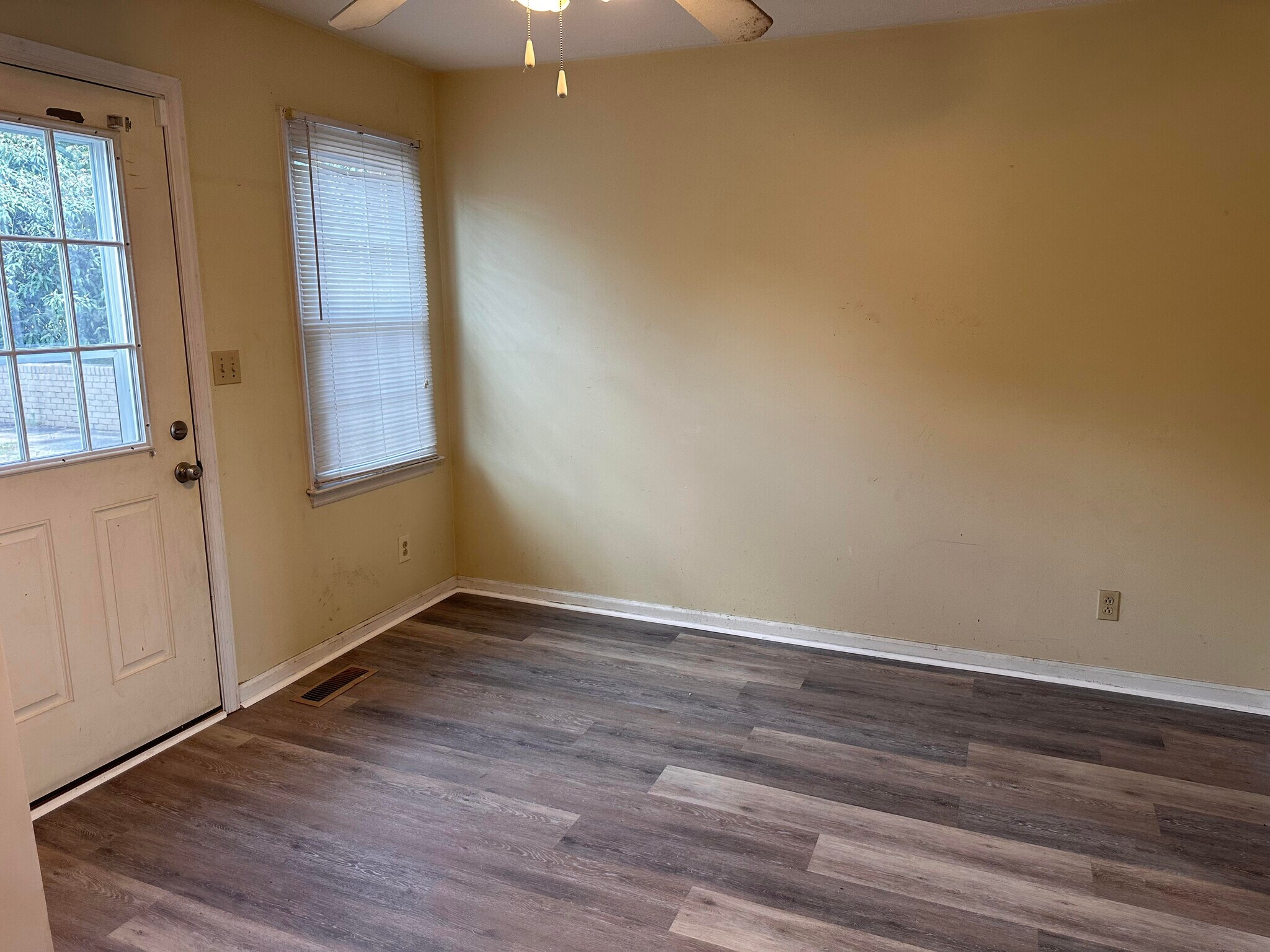 Building Photo - 741 Ridgeview Dr