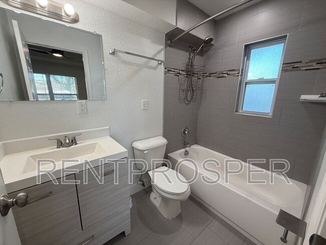 Building Photo - 1217 25th St