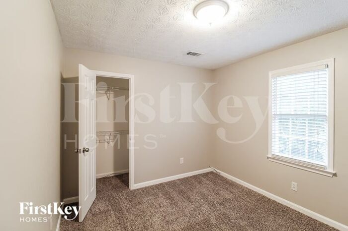 Building Photo - 1580 Summit Point