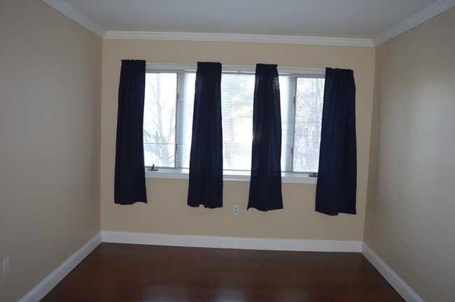 Building Photo - 2 Bd 2 Bath w Parking Southern Artery Quincy