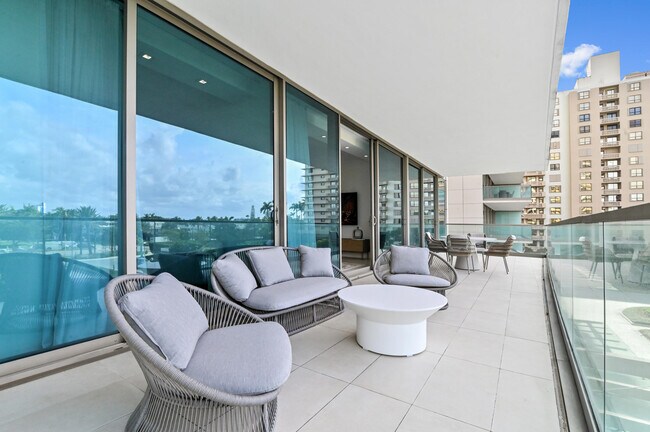 Building Photo - 10203 Collins Ave