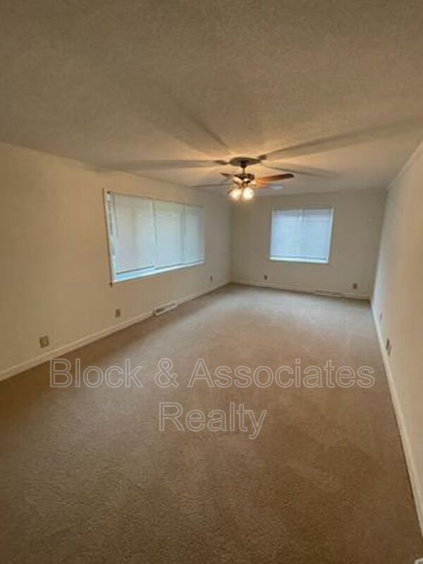 Building Photo - 200 W Bailey St