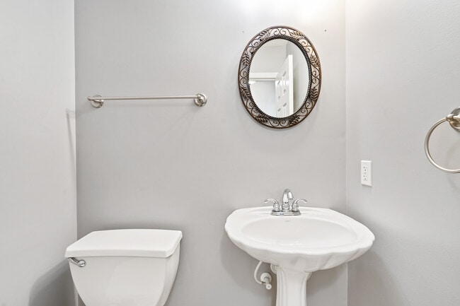 Building Photo - 2711 Canterbury Dr