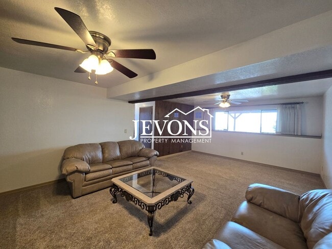 Building Photo - Lovely 3-bedroom home with fully equipped ...
