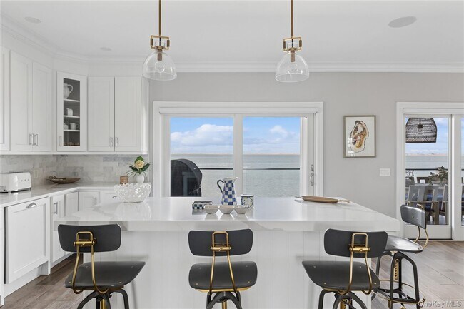 Building Photo - 39 Shinnecock Rd