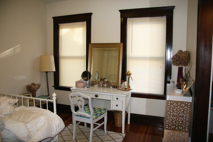 Building Photo - 54 Hobson St