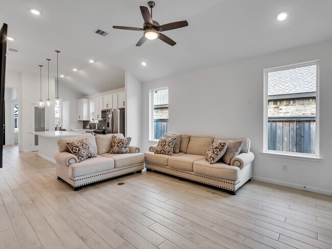Building Photo - 21143 Austin Chalk Dr