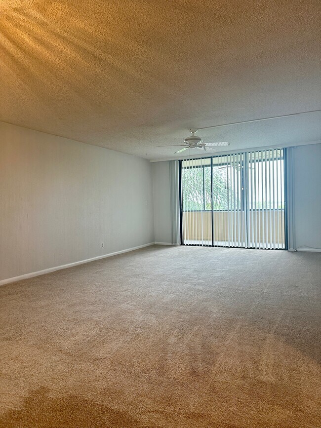 Building Photo - 2617 Cove Cay Dr