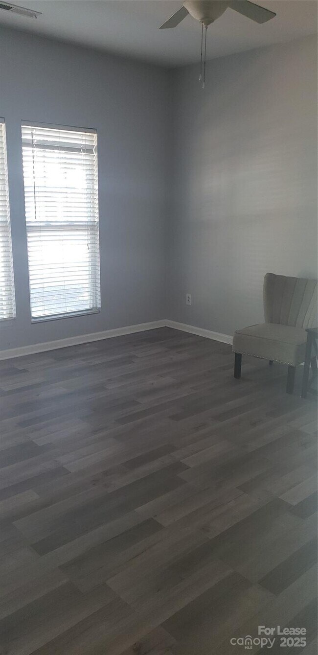 Building Photo - 1011 Laparc Ln