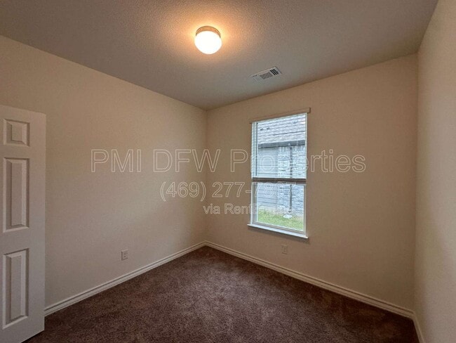 Building Photo - 649 Saxony Dr