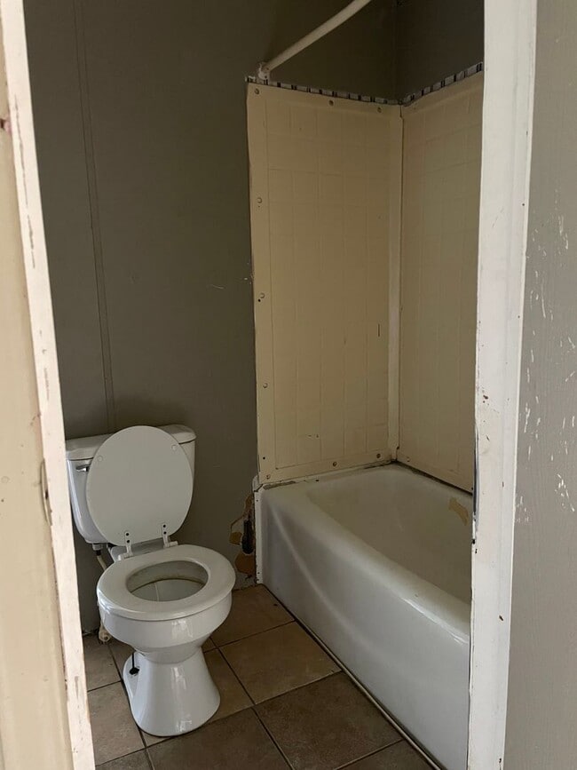 Building Photo - 5 Bedroom, 3 Bath 2,128 sq ft Doublewide T...